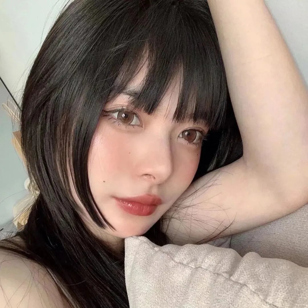一个悲伤而美丽的世界海报
